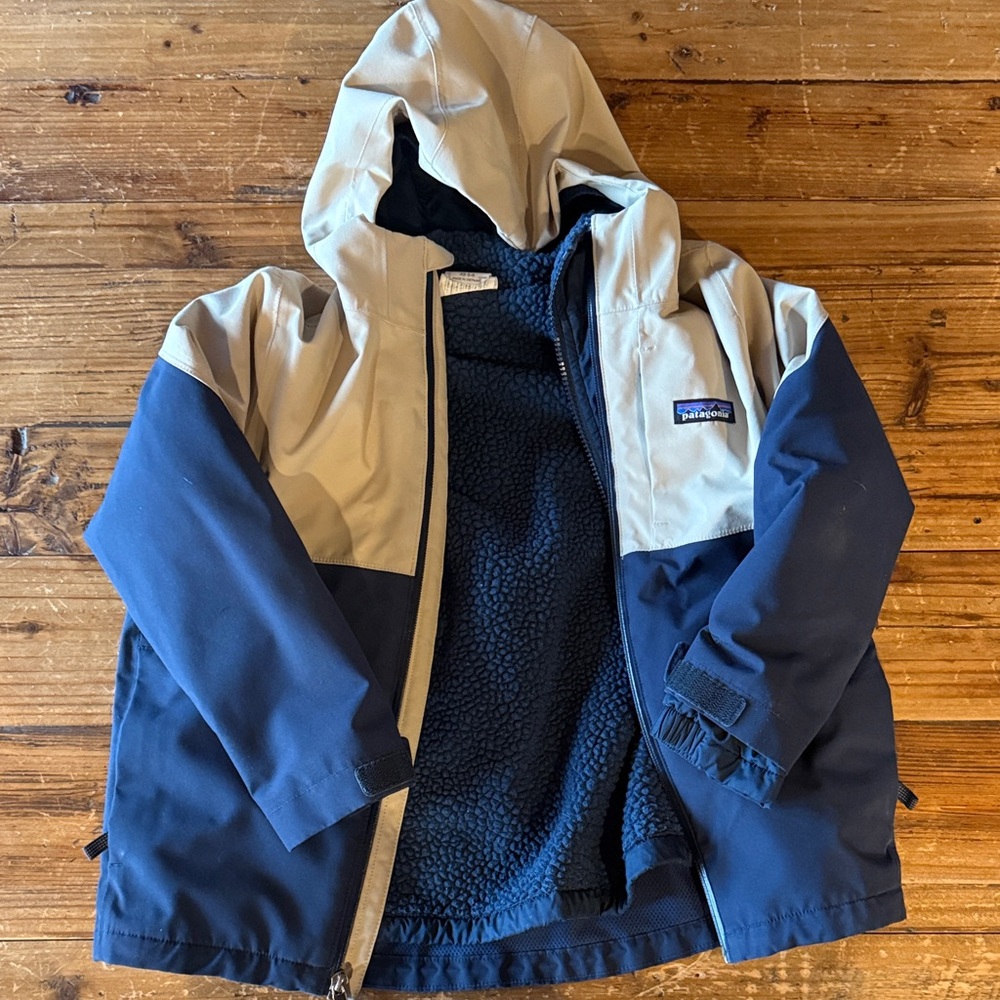 Patagonia Kids' Navy and Tan 2-1 coat